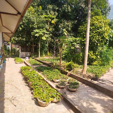 Sunset Bungalows & Gh Muang Ngoi Экстерьер фото