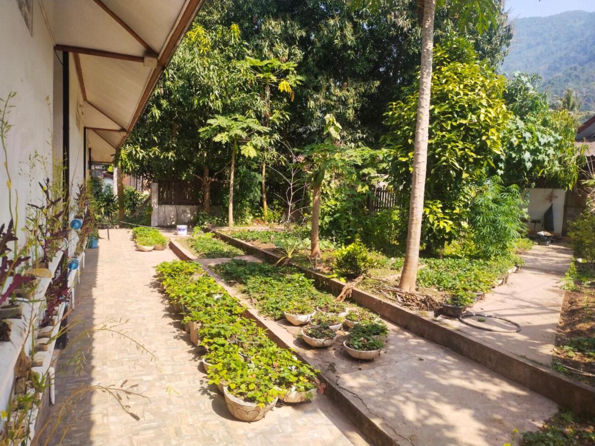 Sunset Bungalows & Gh Muang Ngoi Экстерьер фото