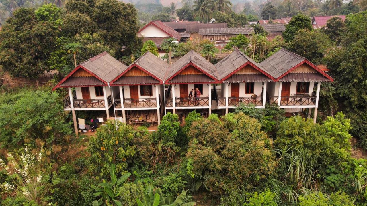 Sunset Bungalows & Gh Muang Ngoi Экстерьер фото
