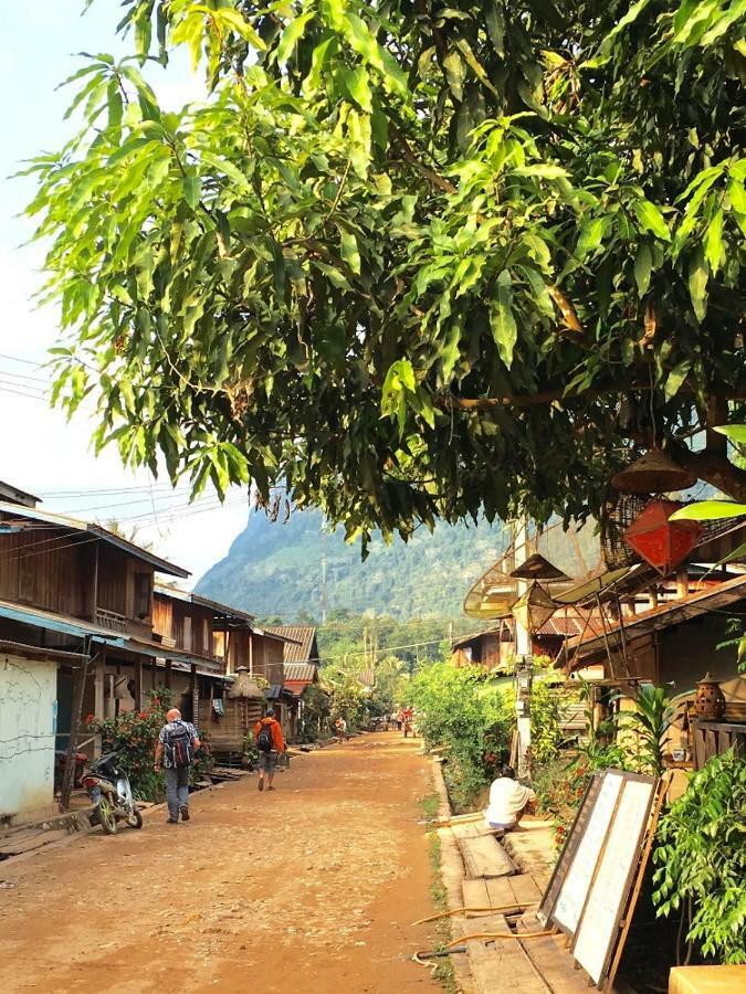 Sunset Bungalows & Gh Muang Ngoi Экстерьер фото