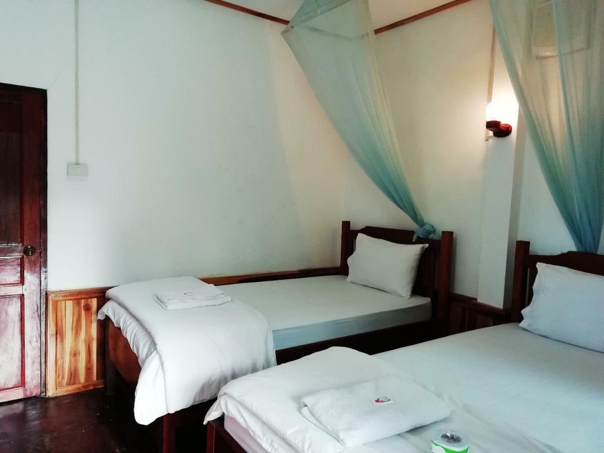 Sunset Bungalows & Gh Muang Ngoi Экстерьер фото
