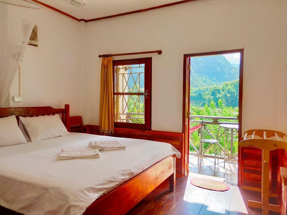 Sunset Bungalows & Gh Muang Ngoi Экстерьер фото